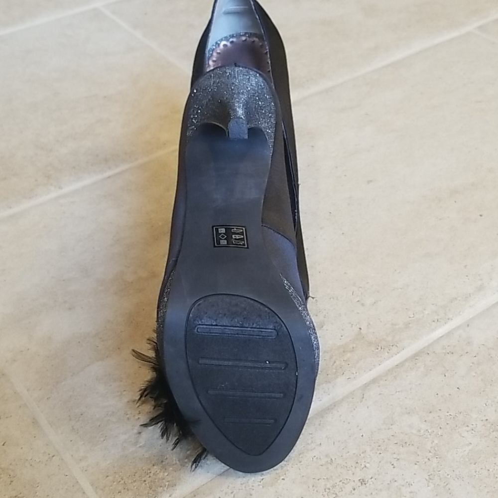 Heels - Picture 4 of 5